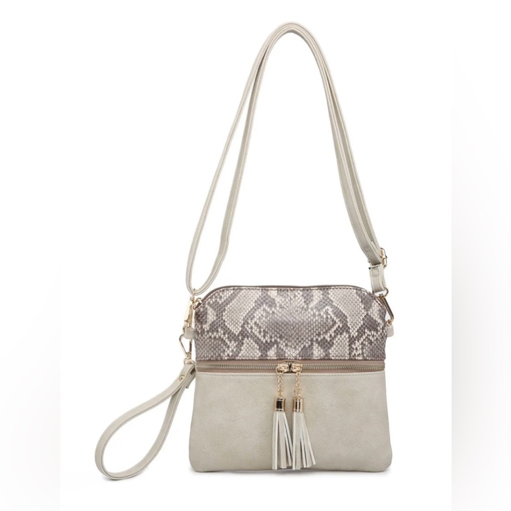 NWT Tara Crossbody with Tassel. Faux Snake print🐍